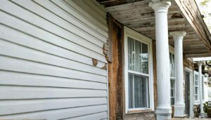 Read more about the article When Do You Need Professional House Repair?