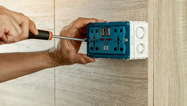 You are currently viewing Electrical, Plumbing & Sanitary Services: Costs & Expert Solutions 2026